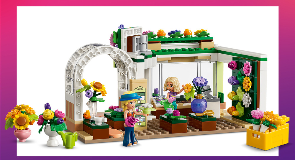 Stavebnica LEGO® Friends 42693 Kreatívne kvetinárstvo Tandemové kolo vyvezie Novu alebo Astrid s hotovou kyticou za zákazníkom a rozšíri príbeh za hranice obchodu.