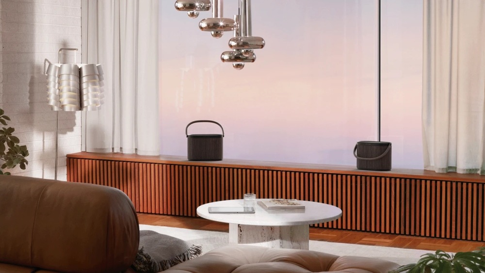 Prenosný reproduktor Bang & Olufsen BeoSound A5 strieborný/béžový Prenosný reproduktor Bang & Olufsen BeoSound A5 strieborný/béžový