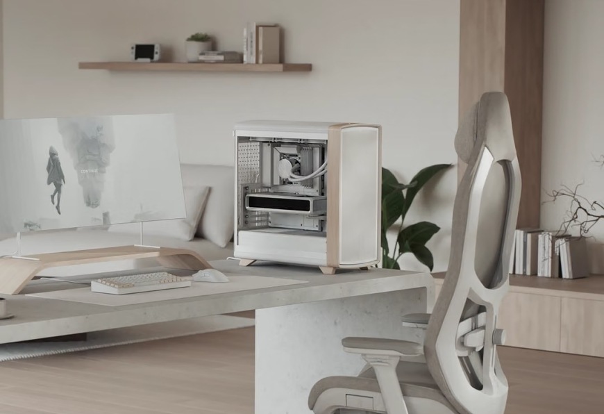 Case FRACTAL DESIGN Summit Chalk White TG Clear Tint biela FRACTAL DESIGN Summit Chalk White TG Clear Tint umiestnená na pracovnom stole vo svetlom modernom interiéri