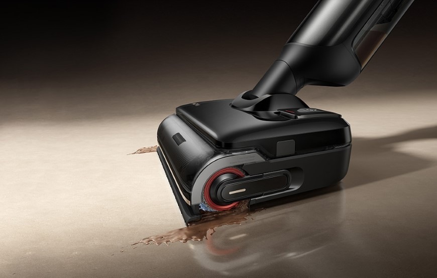 Viacúčelový vysávač MOVA M50 Pro čierny Detail čistenia podlahy pomocou vysávača MOVA M50 Pro