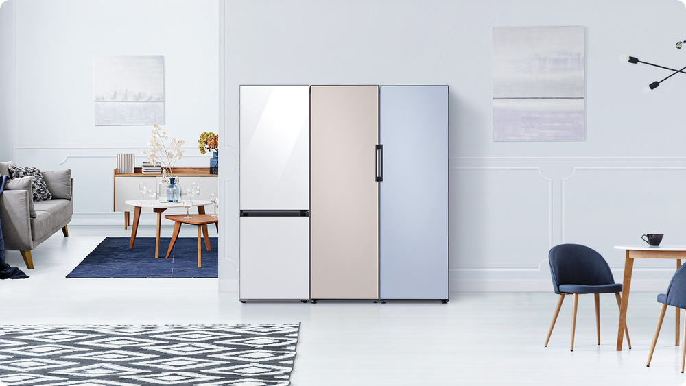 Samsung RB34C675DSA/EF s viacerými modulmi a farebnou úpravou v kuchyni