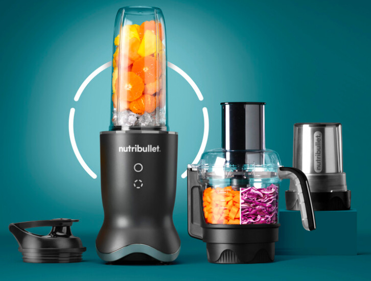 Stolný mixér Nutribullet NB1224DG Ultra Plus+ 3v1 antracitová farba Detail foodprocessoru Nutribullet NB1224DG Ultra Plus+ so spracovanou zeleninou