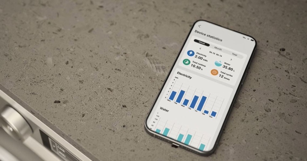 chytrý telefón so zapnutou aplikáciou ConnectLife, ktorá umožňuje vzdialené ovládanie susišky asko