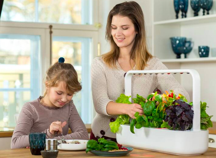 Chytrý kvetináč Click and Grow Smart Garden 9 - biely