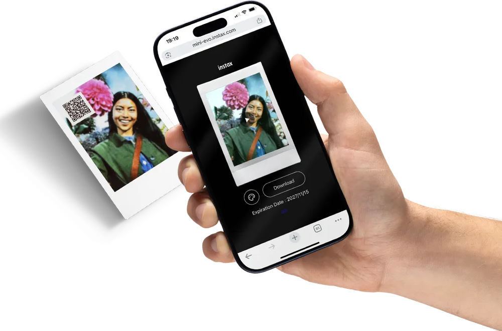 Instantný fotoaparát Fujifilm Instax mini EVO Cinema čierny Po načítaní QR kódu na fotke z Instax mini EVO Cinema sa otvorí video