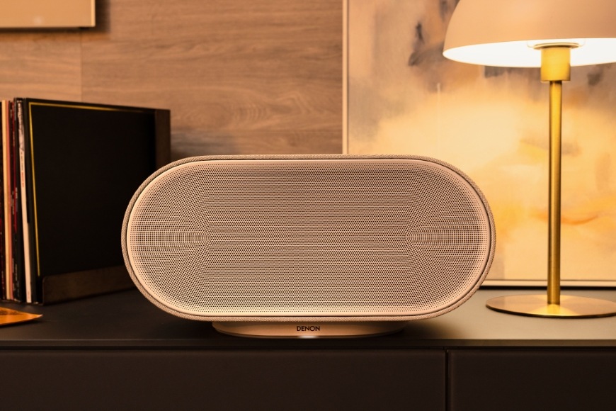 Reproduktor Denon Home 600 strieborný Elegantná predná strana reproduktora Denon Home 600″ width=