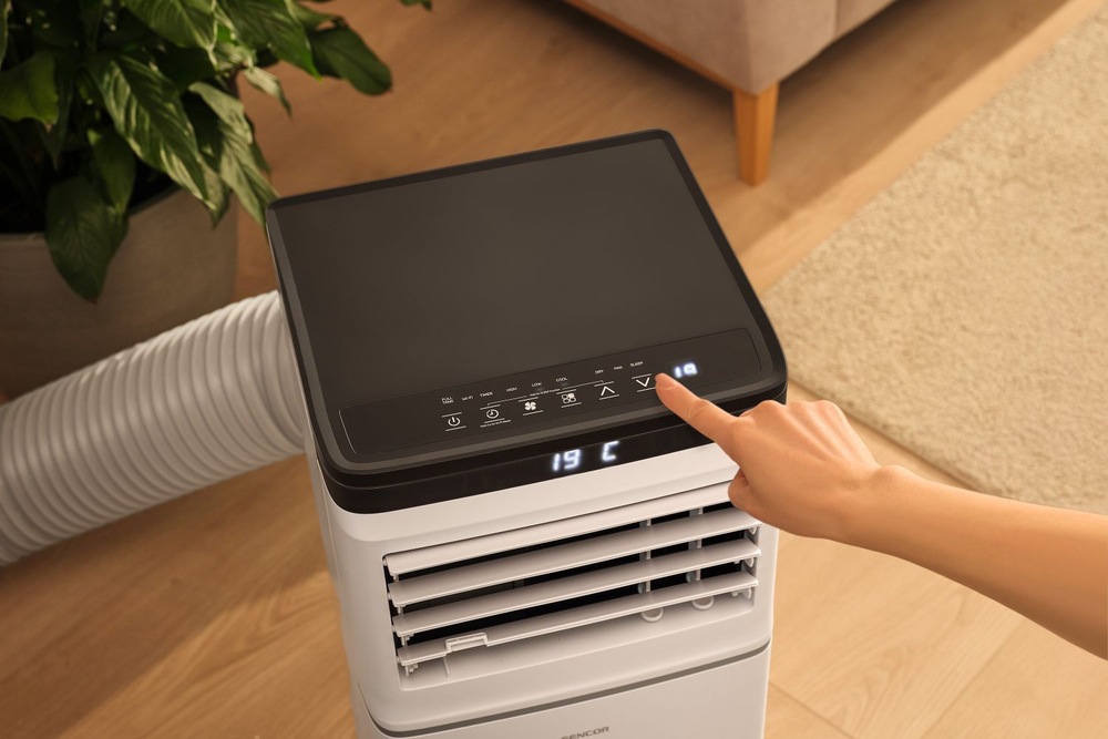 Mobilná klimatizácia Sencor SAC MT1042C Wi-Fi, 10 000 BTU/h biela Mobilná klimatizácia Sencor a jej ovládací panel