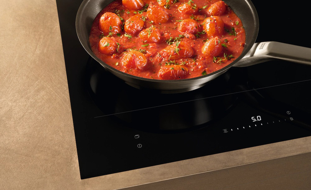 Indukčná varná doska Miele KM 8575 FL čierna Miele@home, Con@ctivity a pokročilé bezpečnostné funkcie uľahčujú každodenné používanie dosky.