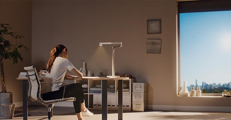 Stolná lampa Dyson Solarcycle Morph™ CD06 čierna