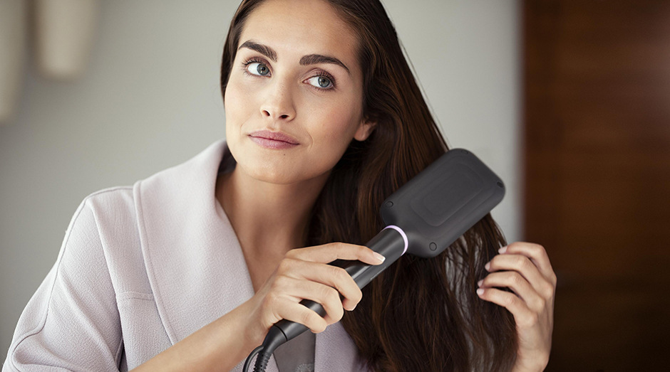 Žehliaca kefa Philips BHH880/00 čierny/fialový