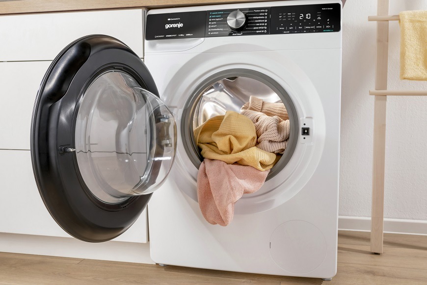 Úzka vopred plnená práčka Gorenje WEP84A1WI, biela, Dvierka z jedného kusu
