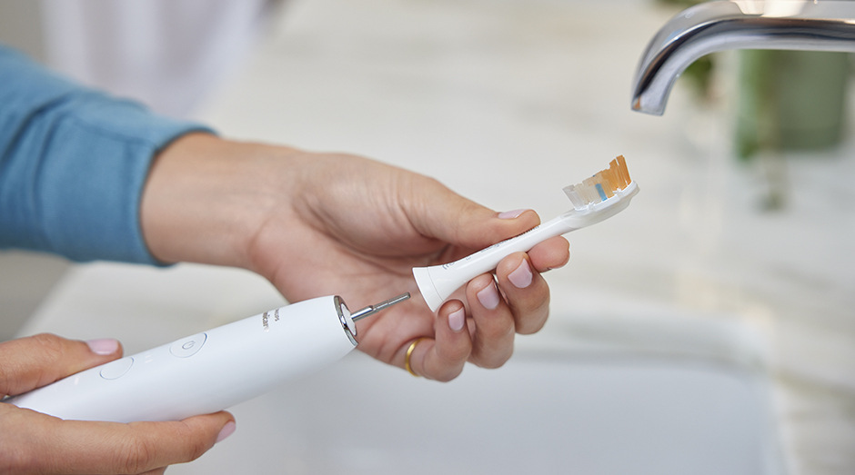 Zubná kefka Philips Sonicare 9400 DiamondClean HX9917/88 biela Philips HX9917/88 Sonicare 9400 DiamondClean