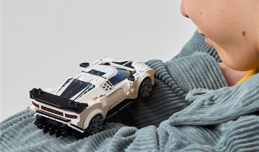 Stavebnica LEGO® Speed Champions 77240 Hyper sportovní auto Bugatti Centodieci Stavebnicu môžete spojiť s ďalšími vozidlami LEGO Speed Champions a vytvoriť vlastnú automobilovú kolekciu.