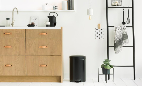 Odpadkový kôš Brabantia NewIcon 20 l, matt black čierny Odpadkový kôš Brabantia NewIcon 20 l, matt black