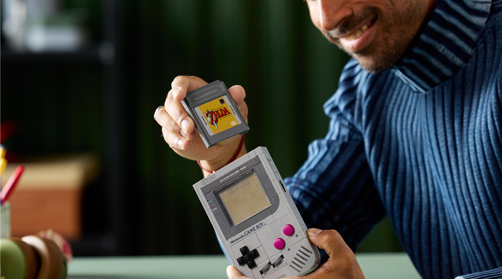 Stavebnica LEGO® Super Mario™ 72046 Game Boy™ Stavebnica LEGO pre dospelých ponúka kreatívny projekt s aplikáciou LEGO Builder, ktorá umožňuje sledovať postup, model prezerať v 3D a ukladať si stavebnice