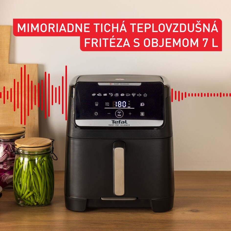 Fritéza teplovzdušná Tefal Easy Fry Silence EY8428E0, 7 l čierna Fritéza teplovzdušná Tefal EY8428E0 Easy Fry Silence položená na kuchynskej linke
