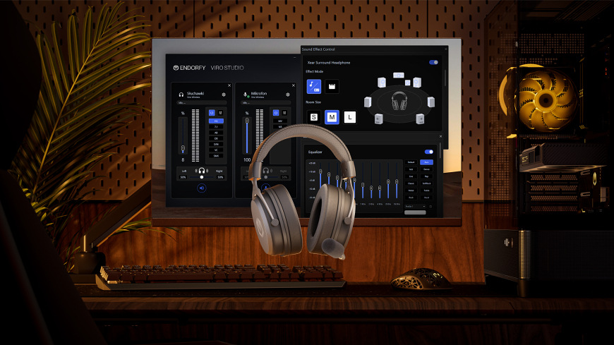 Headset ENDORFY VIRO Wireless Alt Grey sivý Headset ENDORFY VIRO Wireless Alt Grey pred monitorom s aplikáciou na nastavenie zvuku a ekvalizéra