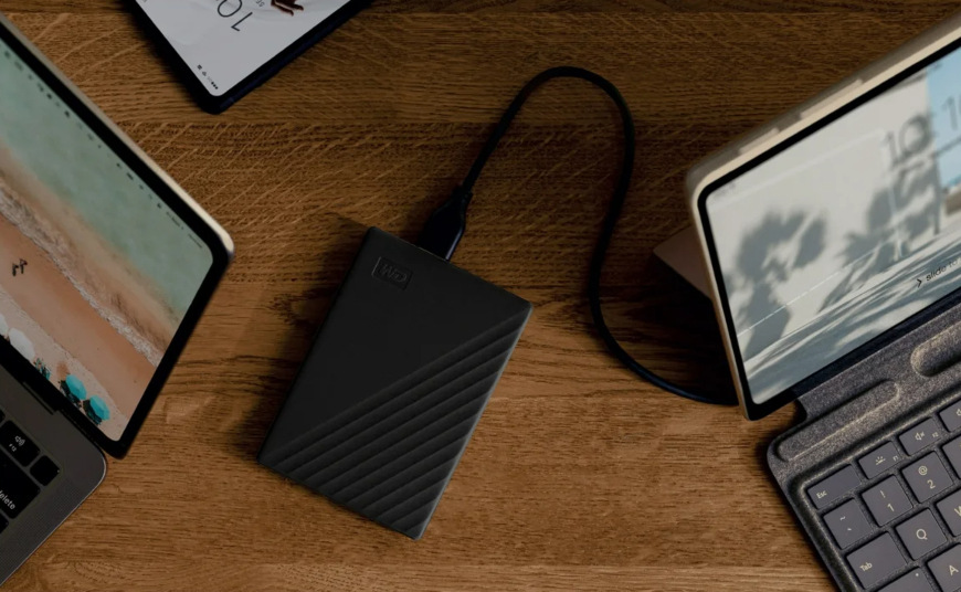 Externý pevný disk Western Digital Drive Plus 4TB čierny Pracovný stôl s notebookmi a pripojením externým diskom Western Digital Drive Plus