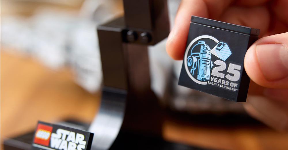 Stavebnica LEGO® Star Wars™ 75375 Millenium Falcon™ Stavanie modelu pripomína slávne scény zo Star Wars: Nová nádej a prináša nostalgický zážitok fanúšikom.