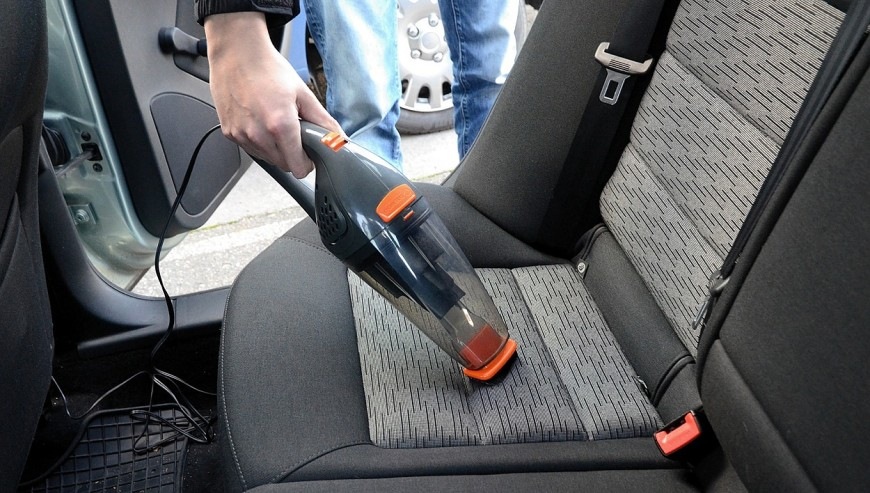 Vysávač do auta Compass Tubo sivý Vysávač do auta Compass TURBO čistí interiér vozidla