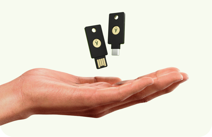 Bezpečnostný token Yubico YubiKey 5C NFC čierny Kompaktné bezpečnostné kľúče Yubico na porovnanie veľkosti nad dlaňou