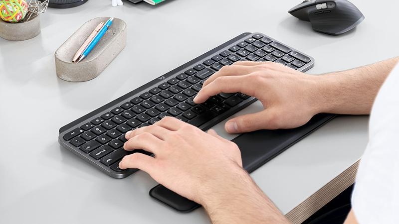Opierka zápästia Logitech MX Palm Rest sivá Opierka zápästia Logitech MX Palm Rest sivá
