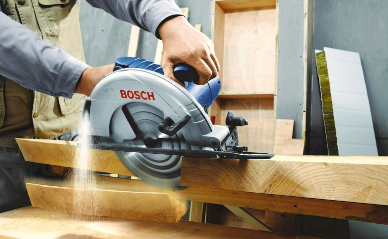 Okružná píla Bosch GKS 235 Turbo