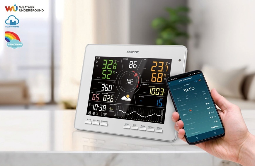 Meteostanica Sencor SWS 16600 WiFi SH umožňuje sledovať namerané hodnoty nielen na svojom farebnom displeji, ale aj prostredníctvom mobilnej aplikácie v smartfóne. Vďaka pripojeniu k Wi-Fi je možné dáta synchronizovať s platformami Weather Underground, Weathercloud alebo Počasie Meteo a mať tak neustály prehľad o aktuálnych podmienkach aj na diaľku. Kombinácia domácej stanice a mobilného prístupu prináša pohodlné sledovanie počasia odkiaľkoľvek.