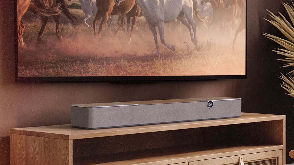 Soundbar Klipsch Flexus Core 100 hnedý Integrované subwoofery posilnia dunivé basové hĺbky pre nový rozmer zvuku
