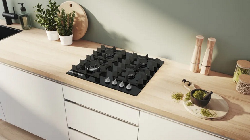 Plynová varná doska Bosch PNK6B6K40 v kuchynskej linke