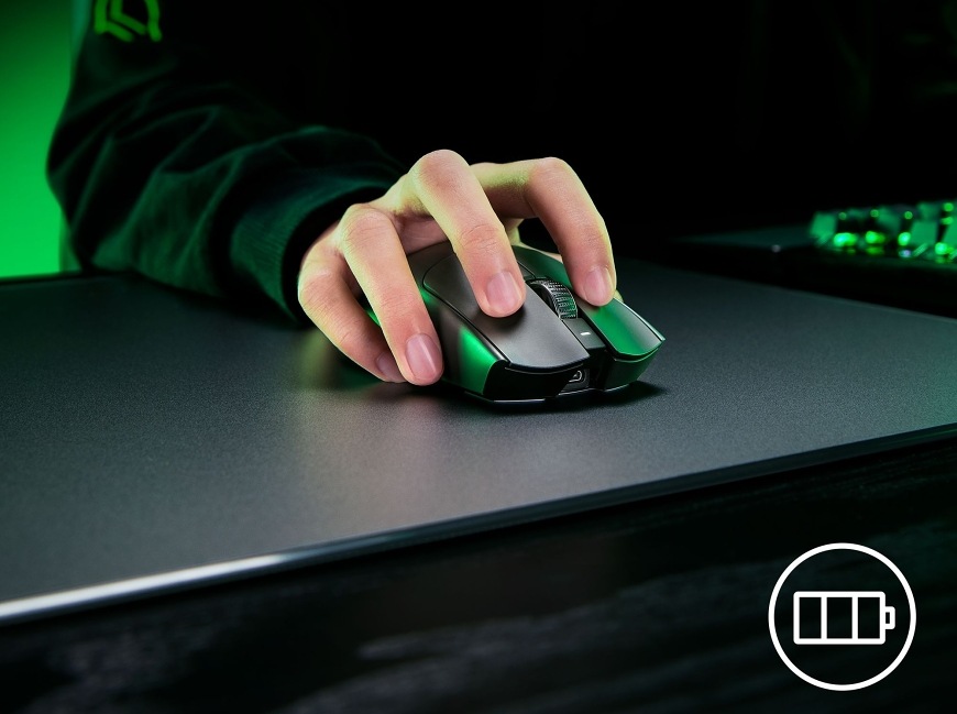 Myš Razer VIPER V3 PRO SE Wireless Esports Gaming čierna Myš pri reálnom použití v hernom prostredí, kedy ruka hráča zviera telo myši a zdôrazňuje presnosť ovládania a nízku hmotnosť
