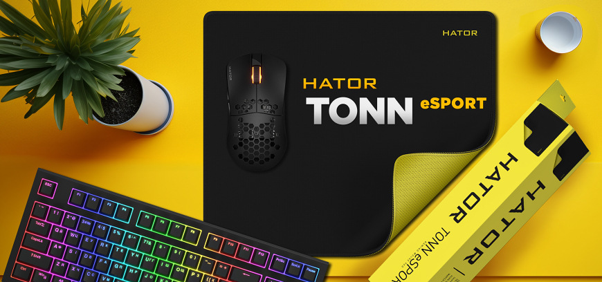 Podložka pod myš HATOR Tonn EVO L eSports Edition čierna Podložka HATOR Tonn eSport s myšou, nadvihnutým rohom a obalom vedľa klávesnice