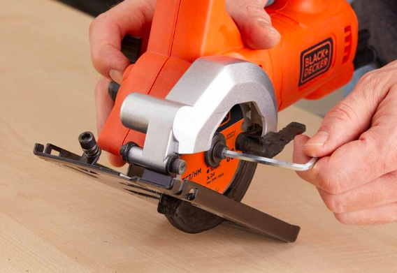 Okružná píla Black-Decker BES510-QS 400W