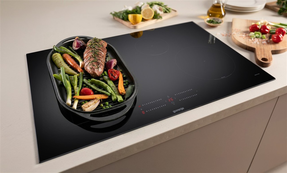 Indukčná varná doska Gorenje GIC6422BX pri príprave mäsa a zeleniny