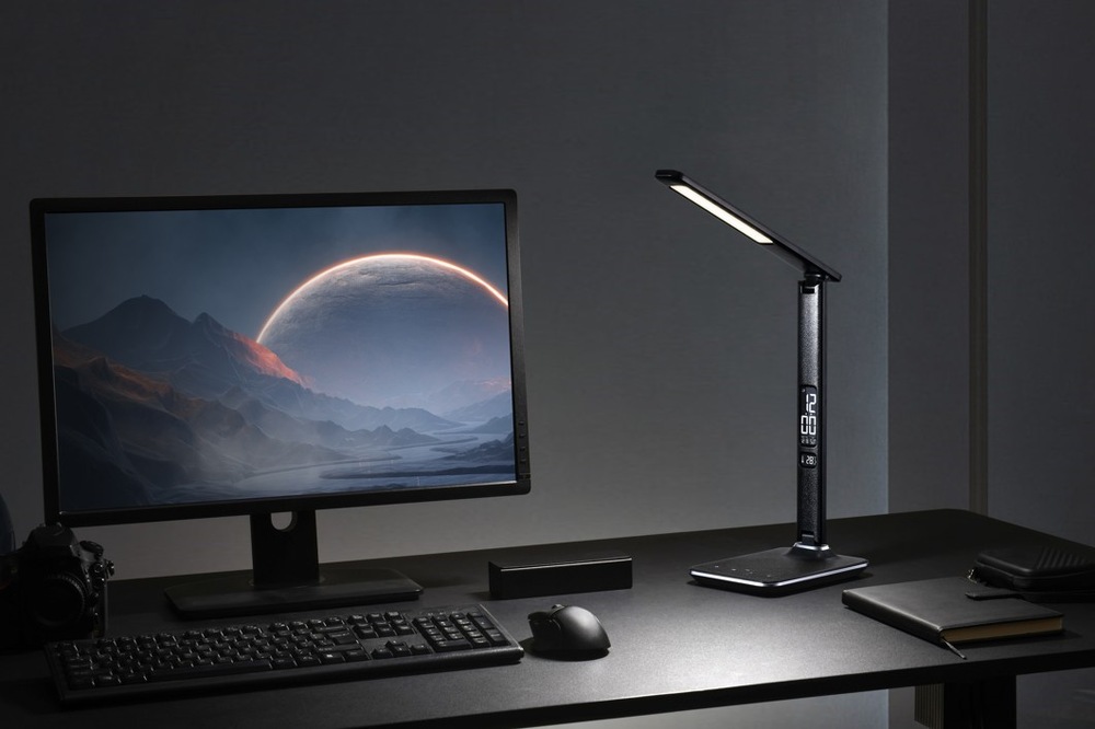 Stolná lampa IMMAX Kingfisher 9W, USB čierna IMMAX Kingfisher