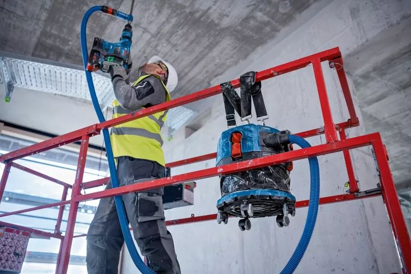 Priemyselný vysávač Bosch Professional GAS 18V-12 MC (bez batérie) Priemyselný vysávač Bosch Professional GAS 18V-12 MC (bez batérie)
