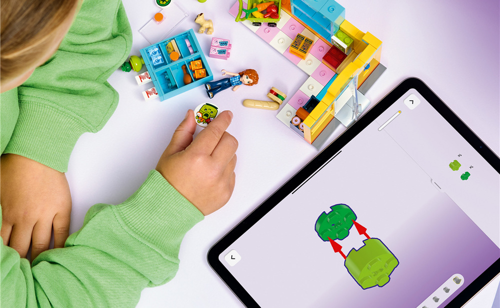 Stavebnica LEGO® Friends 42680 Samoobsluha v městečku Heartlake Chlieb, donuty, džús, ovocie aj ďalšie doplnky vytvárajú realistické prostredie na hranie na nakupovanie.