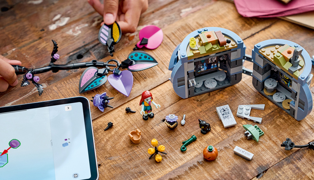 Stavebnica LEGO® │ Disney 43288 Sallyin kvetináč Model z 346 dielikov meria 27 cm a vďaka digitálnemu návodu poslúži aj ako originálna dekorácia.