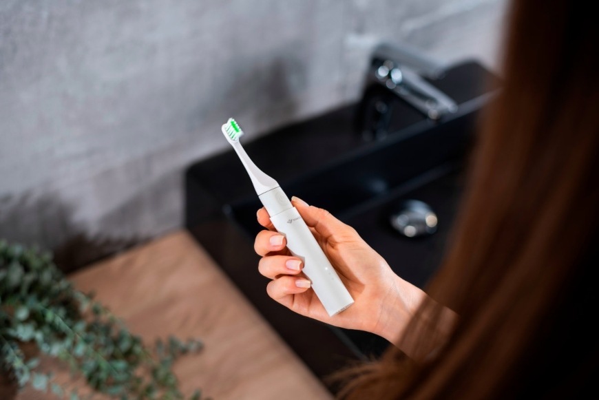 Zubná kefka TrueLife SonicBrush T100 biela TrueLife SonicBrush T100, bílá