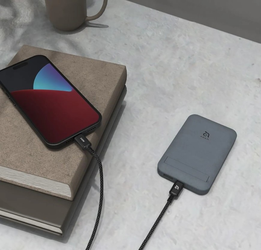 Kábel ADAM Elements CASA S120 USB-C/USB-C 60W, 1,2 m sivý Kábel ADAM Elements CASA S120 USB-C/USB-C s výkonom 60W nabíja powerbanku