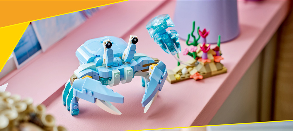 Stavebnica LEGO® Creator 3 v 1 31385 Morské živočíchy: Krásne delfíny Delfíny možno prestavať na morského koníka alebo kraba a objavovať tak ďalšie podmorské varianty.