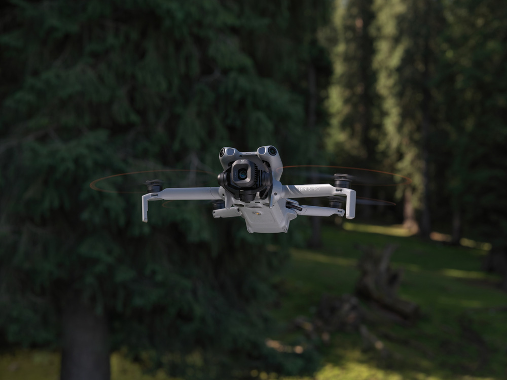 Dron DJI Mini 5 Pro Fly More Combo (DJI RC2) sivý