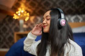Slúchadlá Lazerbuilt Rick & Morty Light-Up Bluetooth čierna

 obrázok produktu 10 z 12