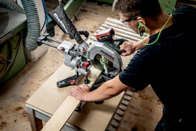 Píla úkosová Metabo KGS 18 LTX BL 254 (s batériou) 614254650 

 obrázok produktu 2 z 7