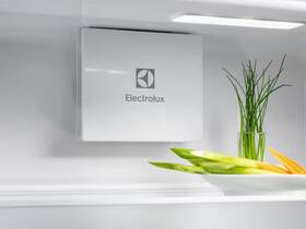 Chladnička s mrazničkou Electrolux ENG7TE75S 

 obrázok produktu 8 z 9