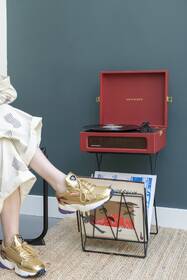 Gramofón Crosley Voyager červený

 obrázok produktu 3 z 3