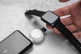 Nabíjačka FIXED Orb pre Apple Watch s podporou rýchlonabíjania, MFi certifikácia biela

 obrázok produktu 6 z 9