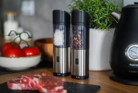 Mlynček na korenie Huslog AK-0649 (2 ks) čierny/strieborný

 obrázok produktu 6 z 8