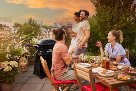 Gril záhradný plynový Weber Q 2800N+ Premium Stand čierny

 obrázok produktu 8 z 8