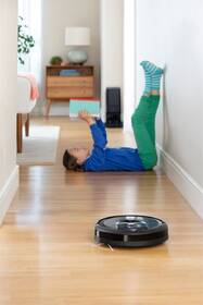 Robotický vysávač iRobot Roomba i7+ 

 obrázok produktu 17 z 43